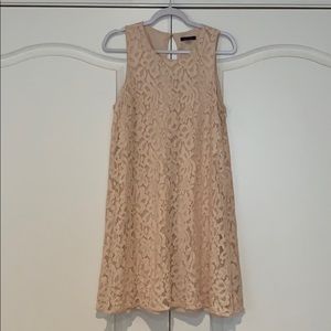 Lace sleeveless dress